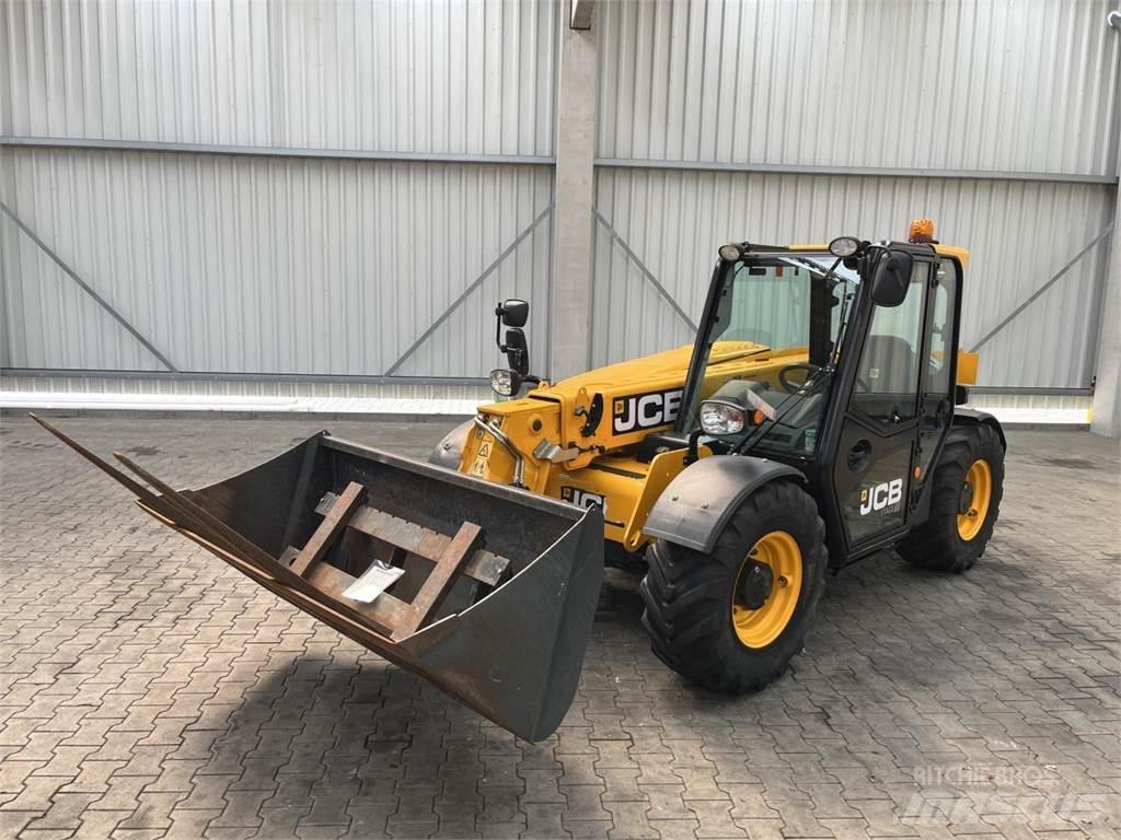 JCB 525-60 Hi Viz Telehandlers for agriculture