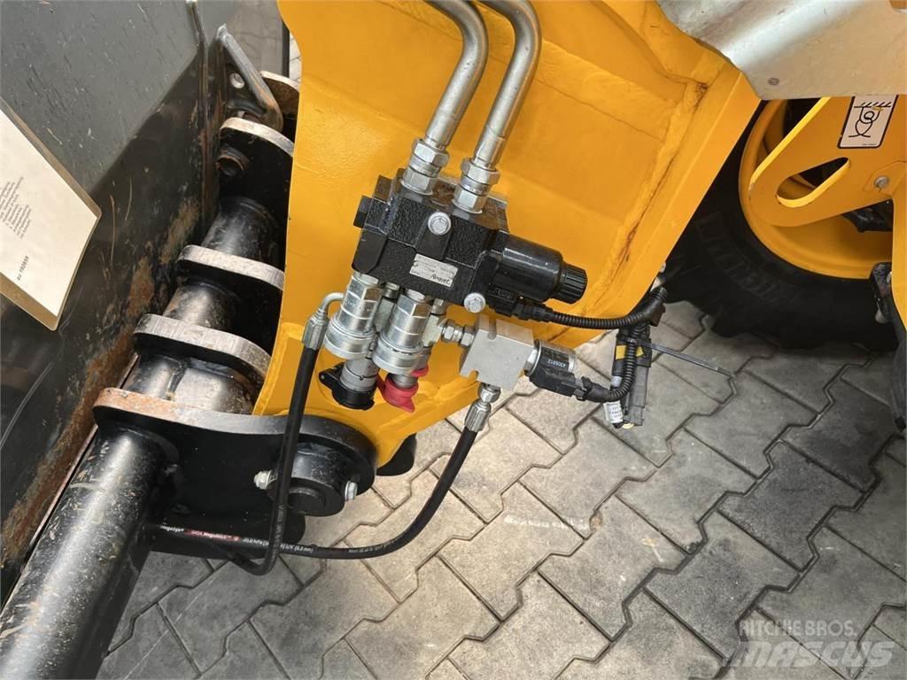 JCB 525-60 Hi Viz Telehandlers for agriculture