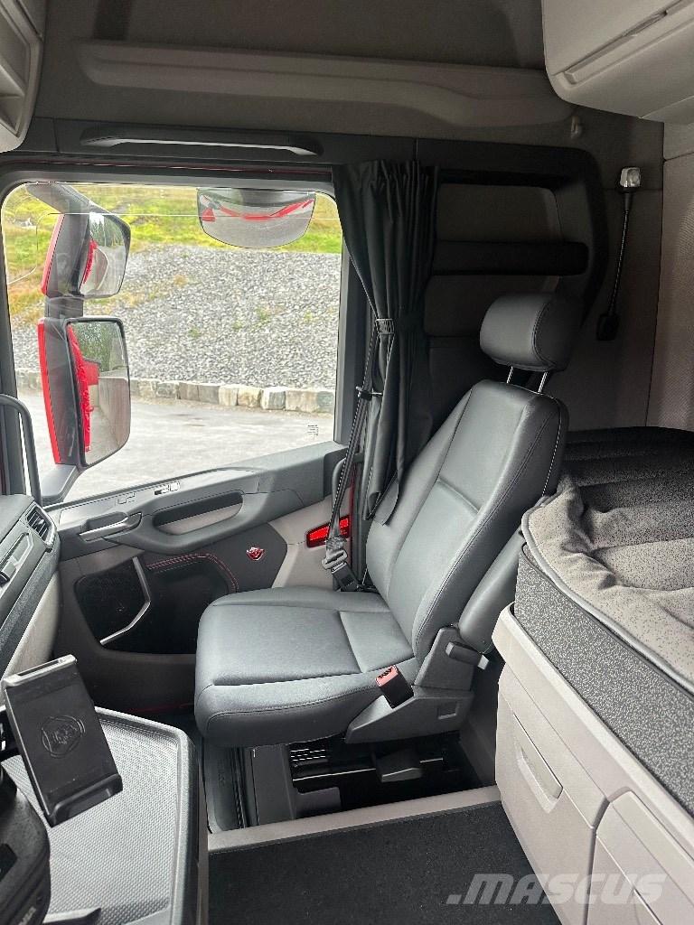 Scania R 590 Wood chip trucks