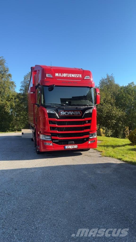 Scania R 590 Wood chip trucks