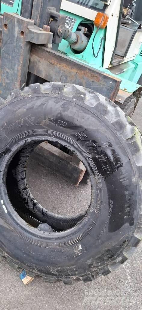 Dunlop 335/80R18 Tyres, wheels and rims