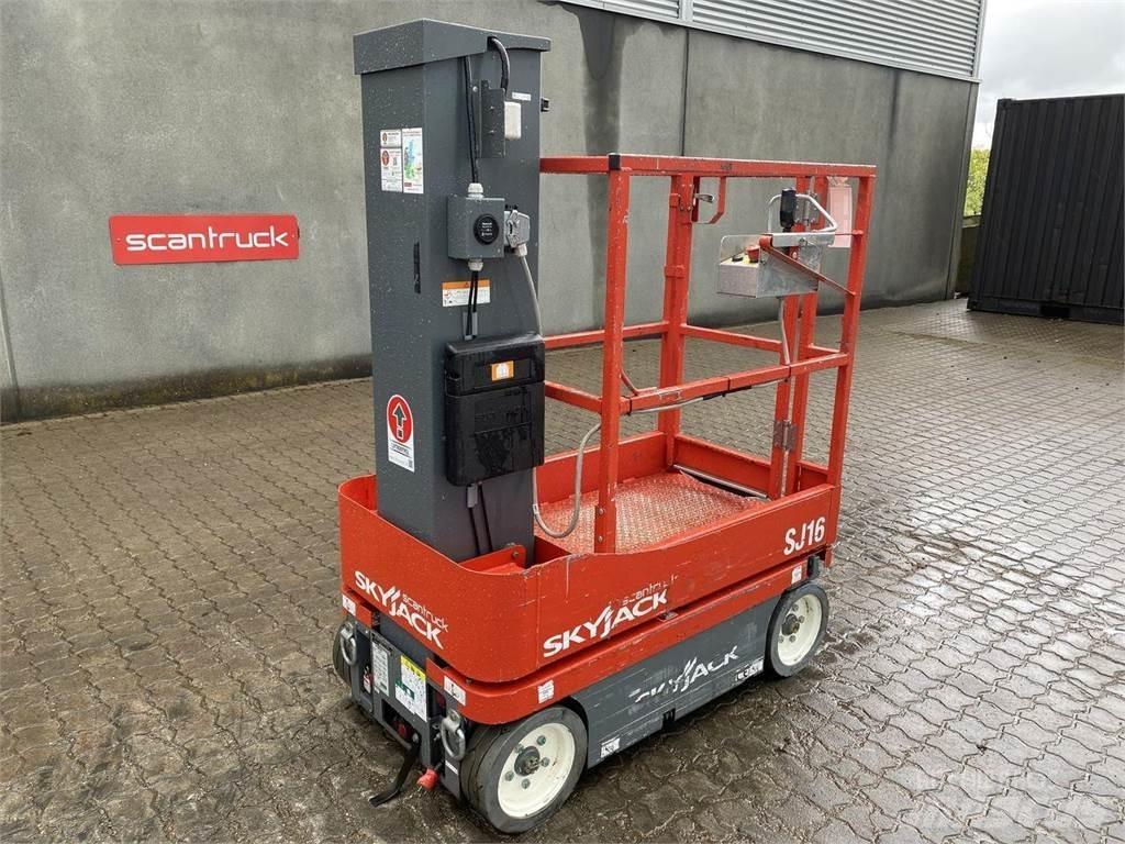 SkyJack SJ16 Vertical mast lifts