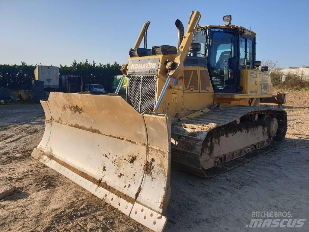 Komatsu D65PXi-18 Crawler dozers