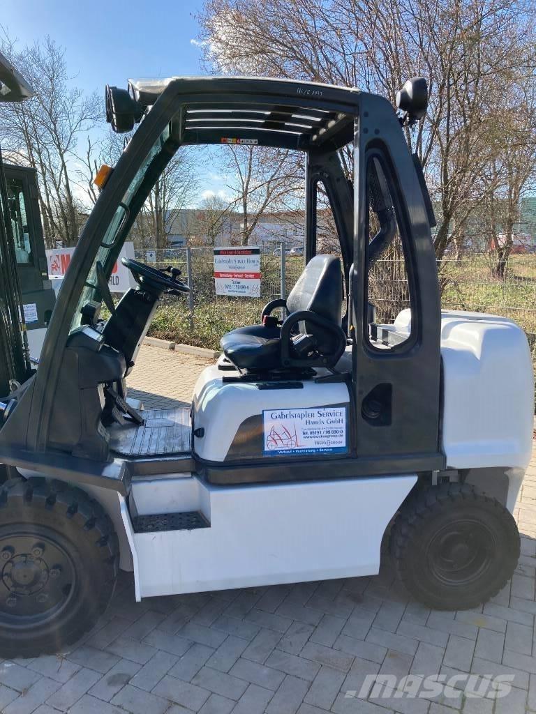 Nissan YG1D2A32Q Diesel trucks