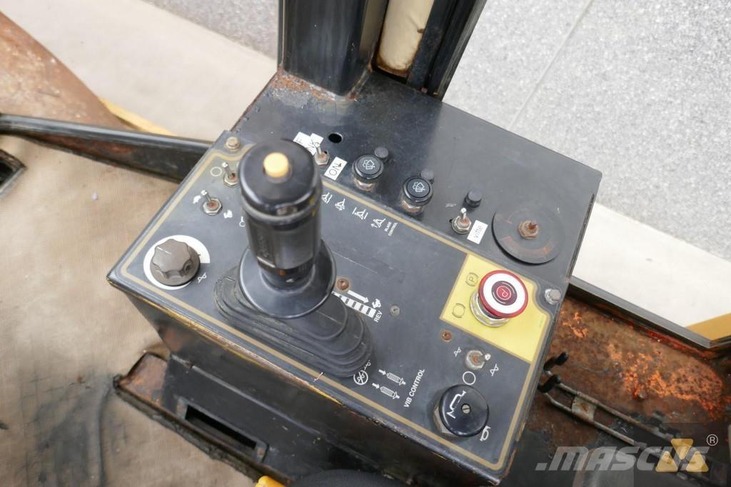 CAT CS433C Single drum rollers