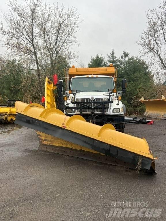 International 7400 Snow blades and plows