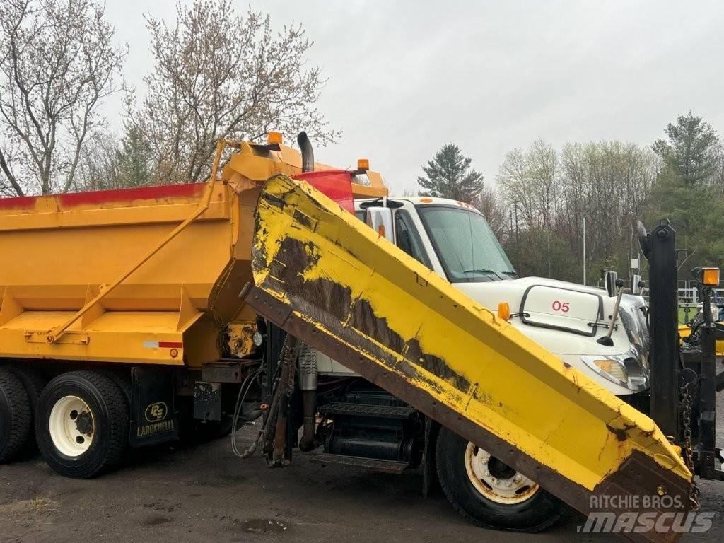 International 7400 Snow blades and plows
