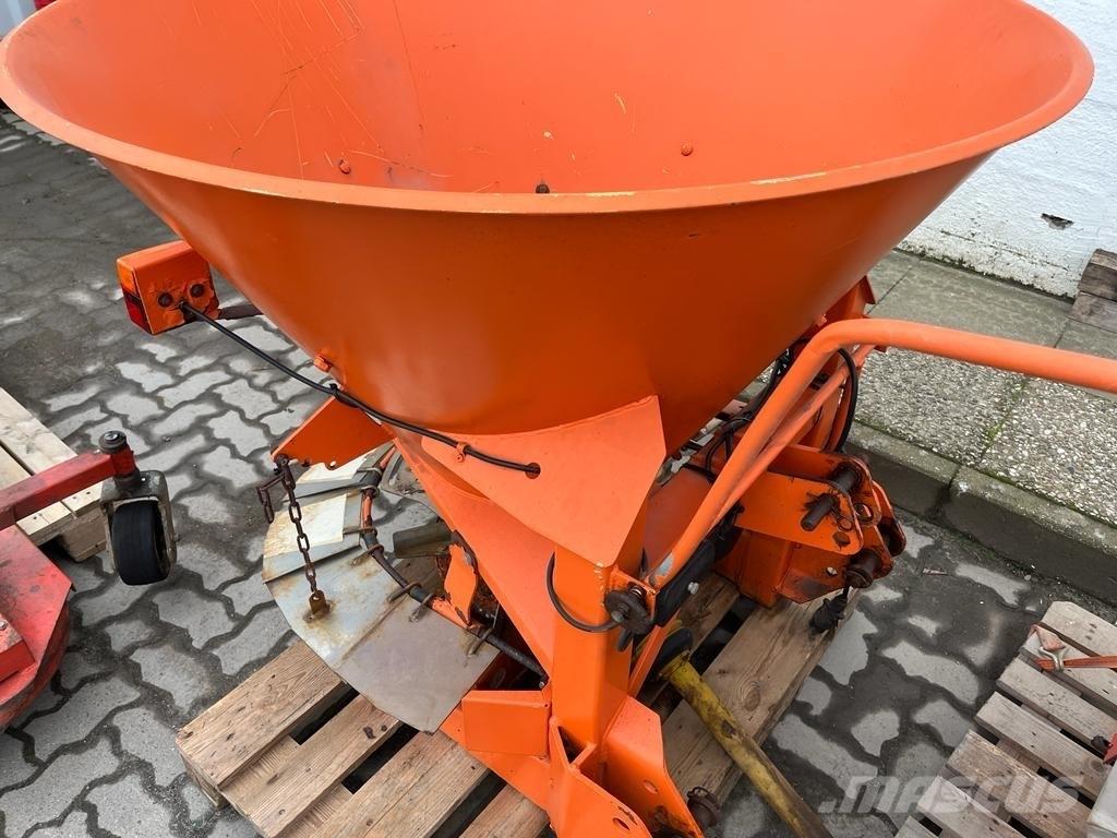 Amazone E+S 301 Sand and salt spreaders