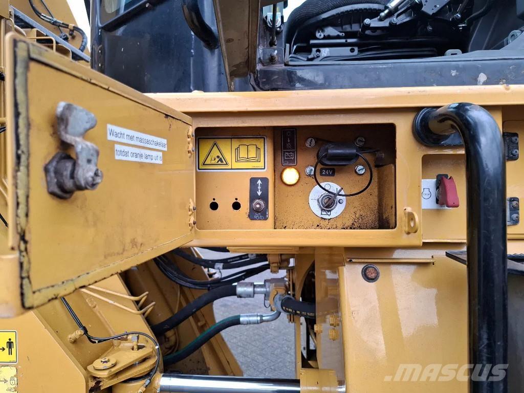 CAT 966M Wheel loaders