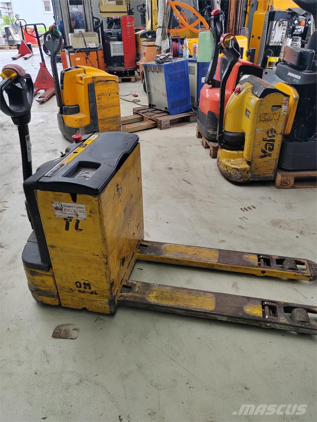 OM TL 18 Pedestrian stacker