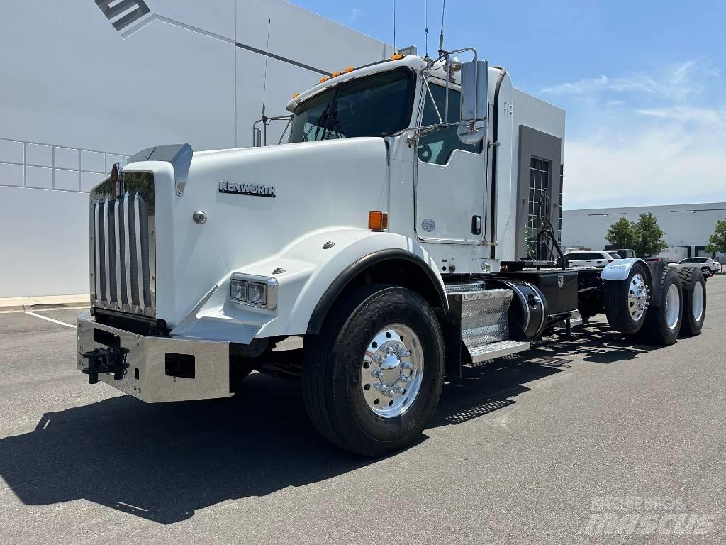 Kenworth T 800 Chassis Cab trucks
