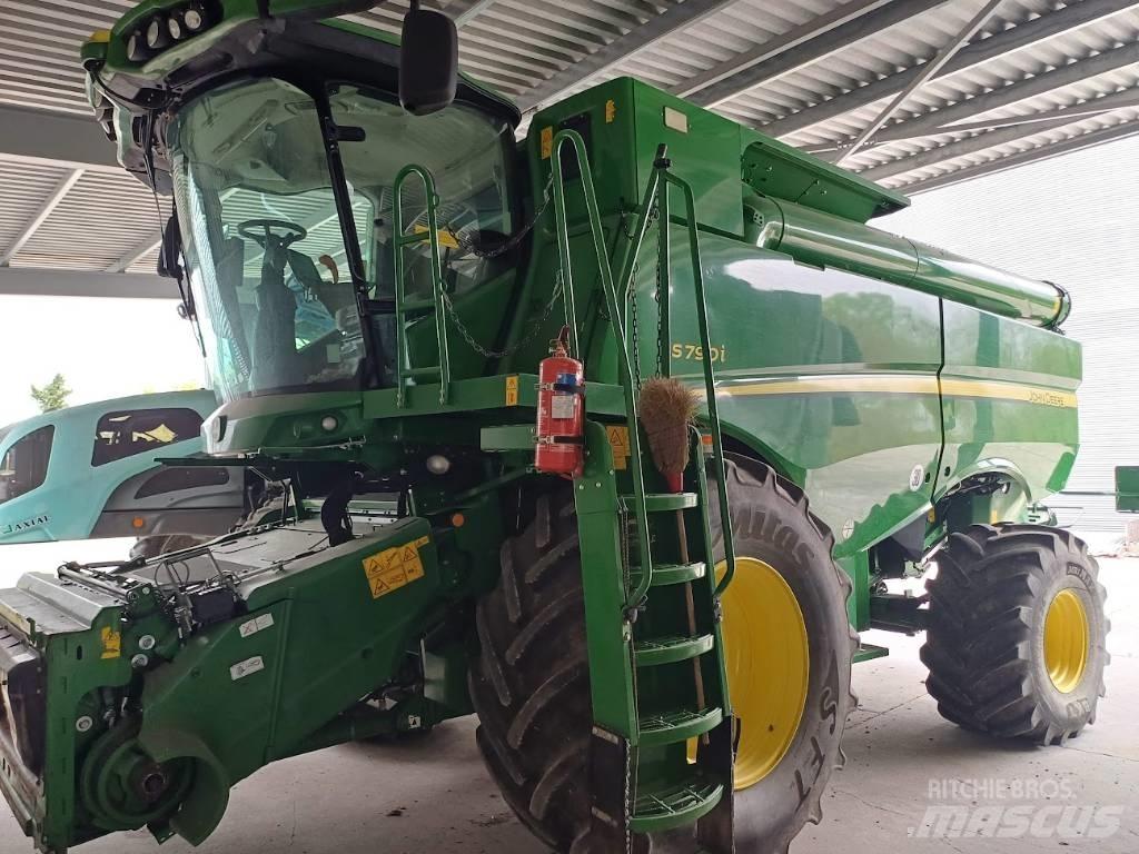 John Deere S790i Combine harvesters
