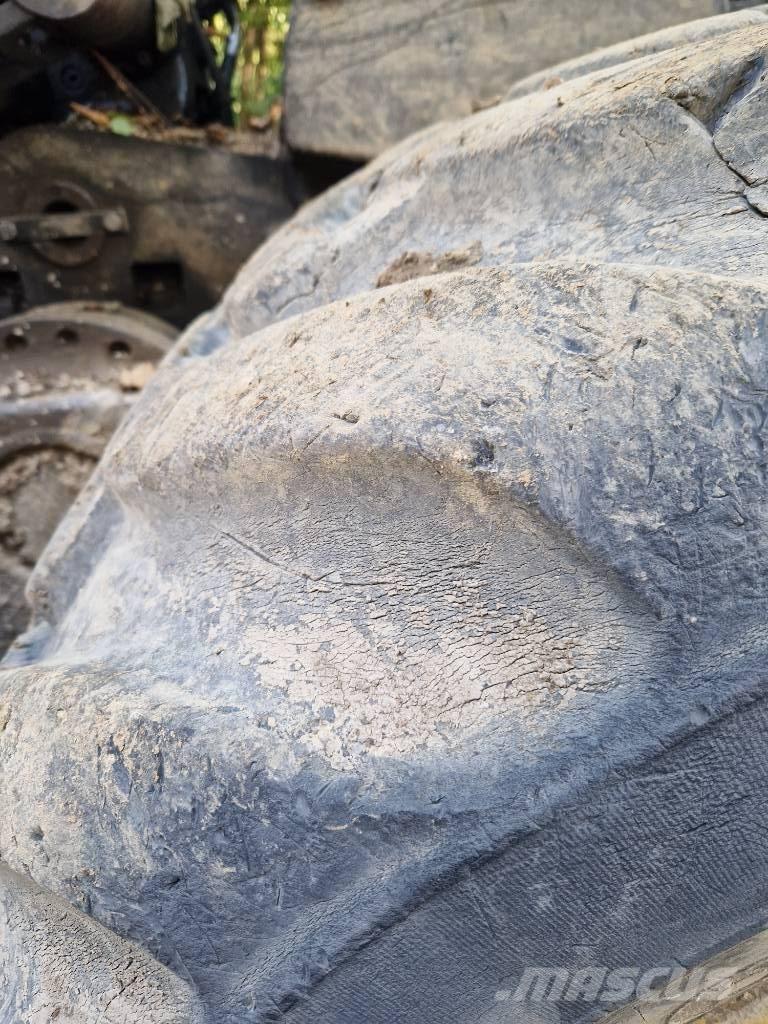 John Deere 1270 D Harvesters