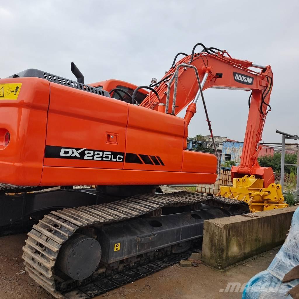 Doosan DX 225 LC Crawler excavators