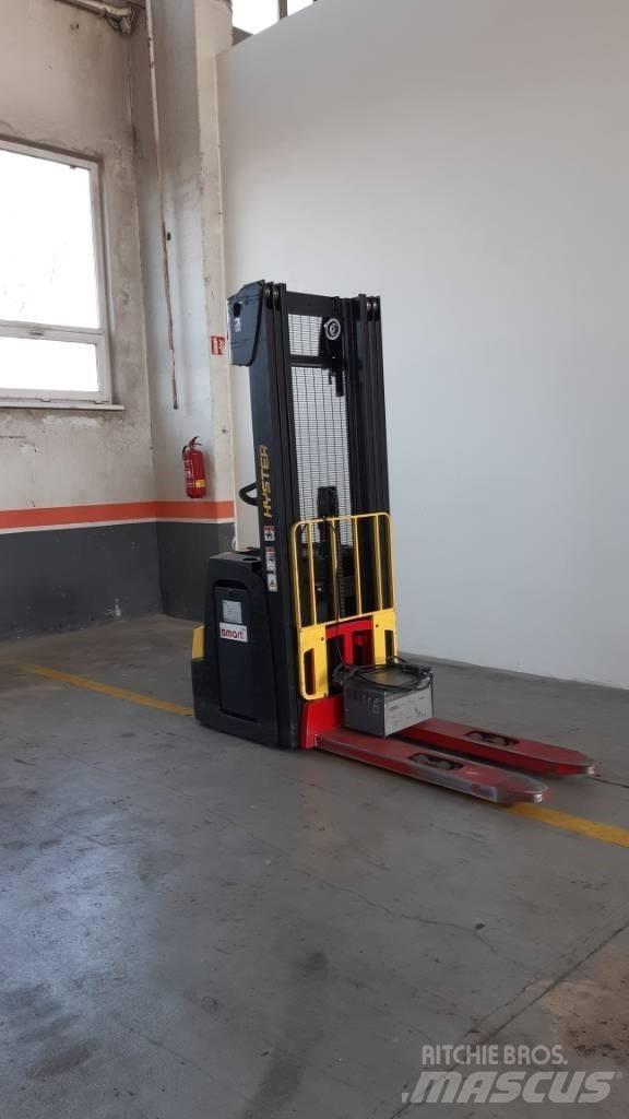 Hyster S1.6 Pedestrian stacker