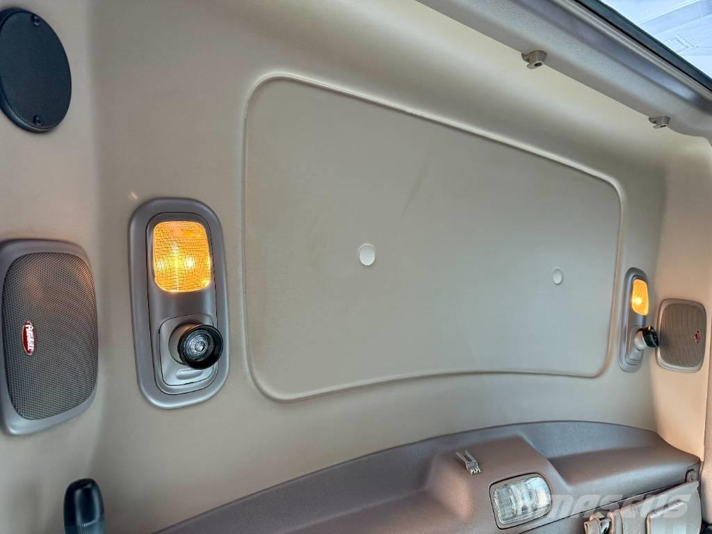 Peterbilt 389 Tractor Units