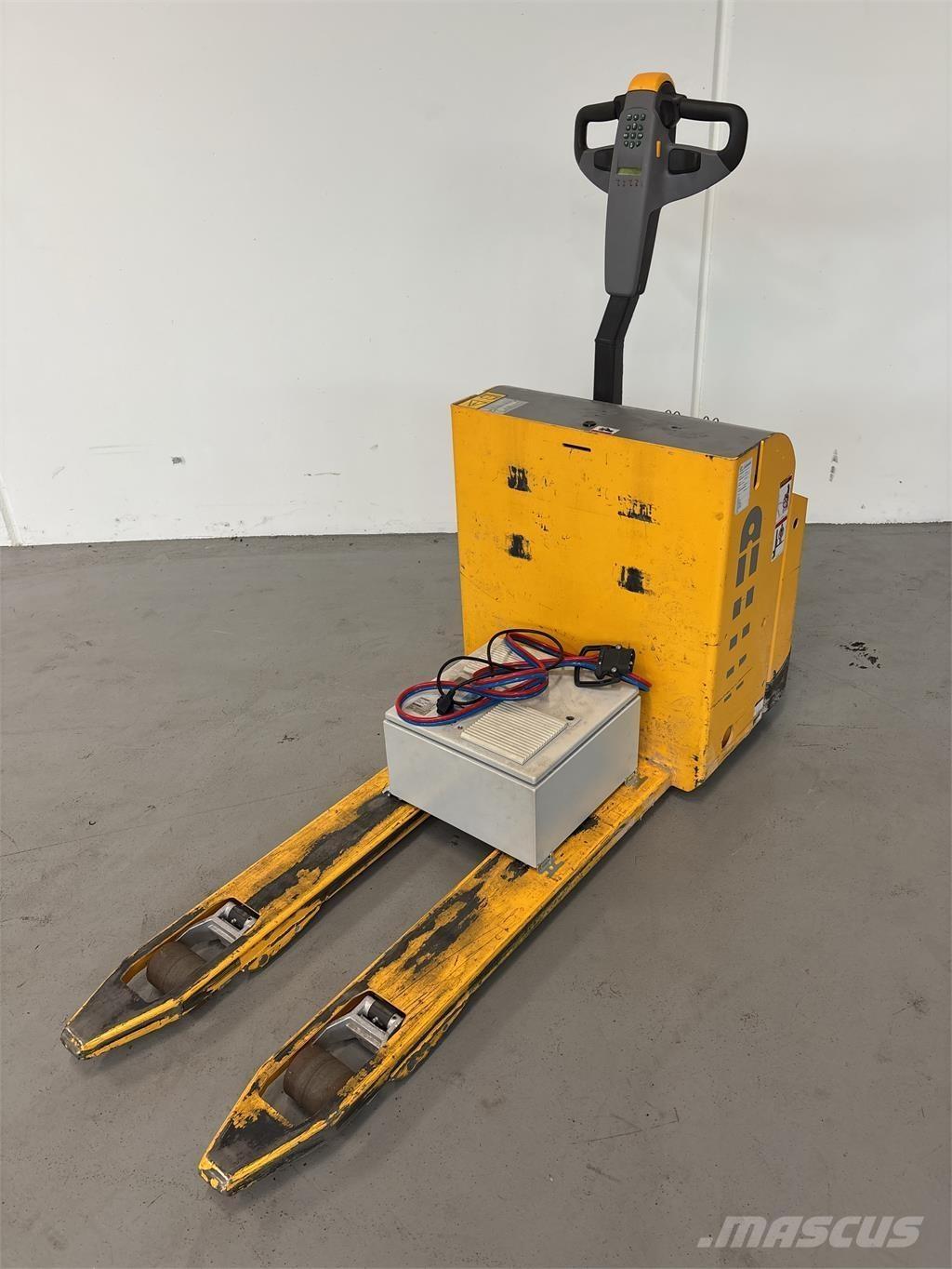 Atlet PLL145 Pedestrian stacker