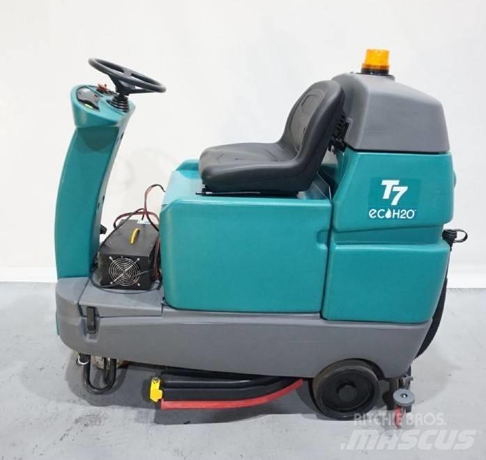 Tennant T7 Scrubber dryers