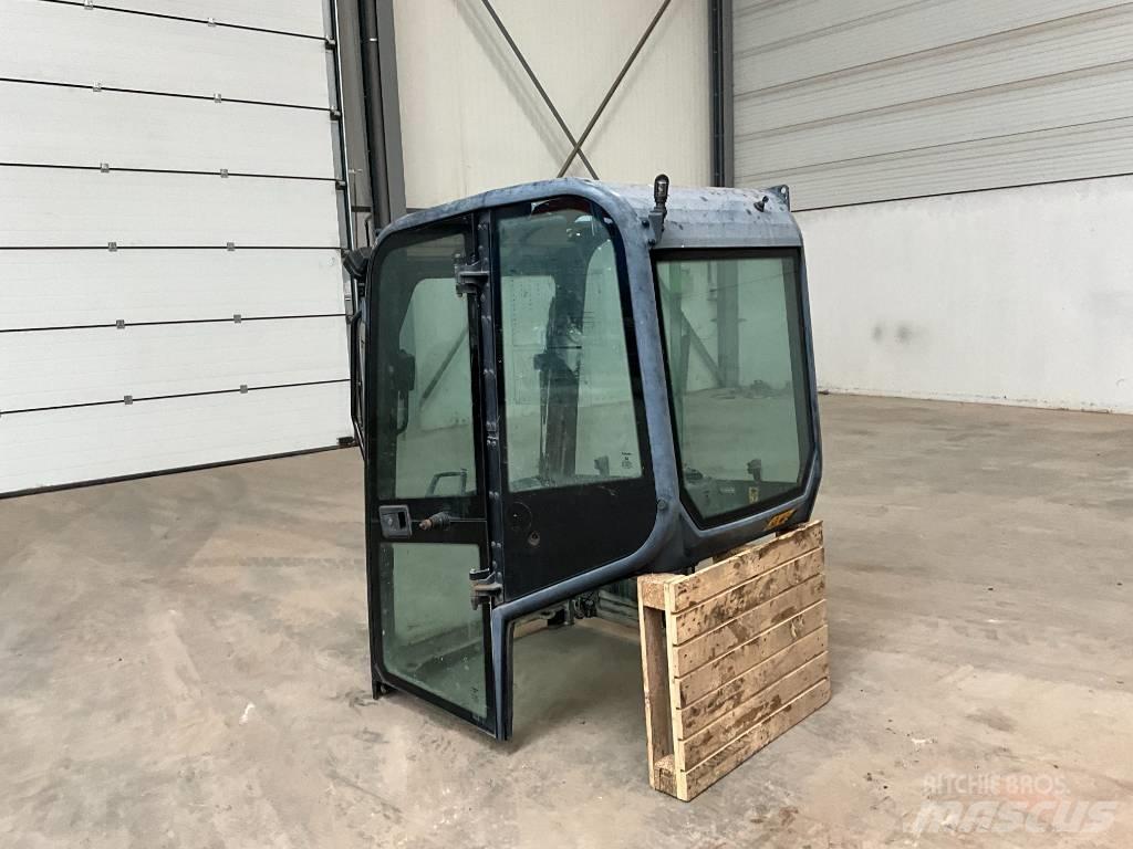 Kubota U 27-4 Cabins and interior