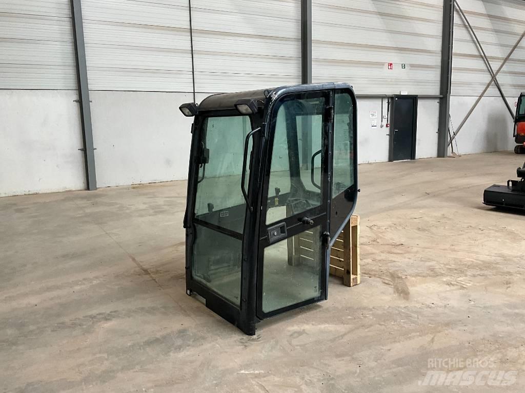 Kubota U 27-4 Cabins and interior