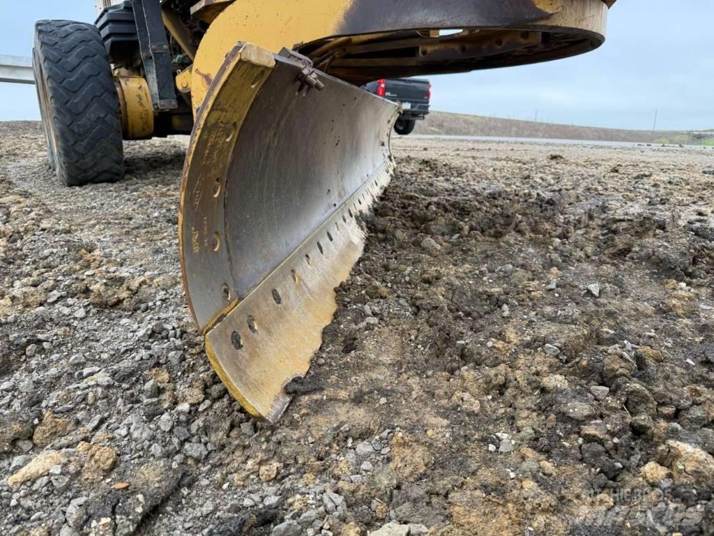 CAT 140H Graders