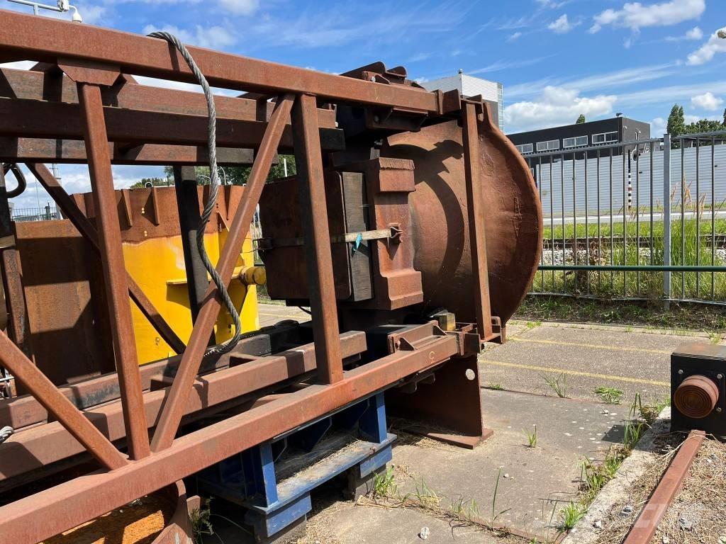 Delmag D46-32 Diesel pile hammers