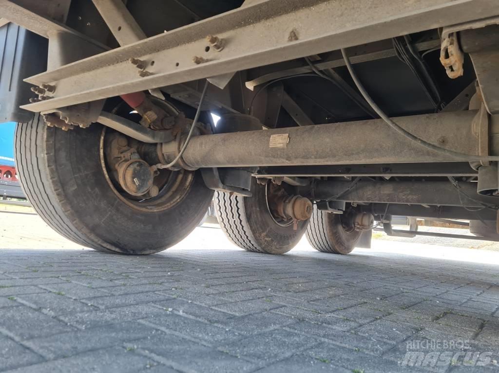 Schmitz SCS 24 Curtainsider semi-trailers