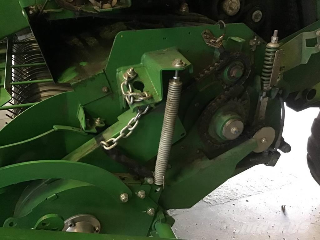 John Deere V461M Round balers