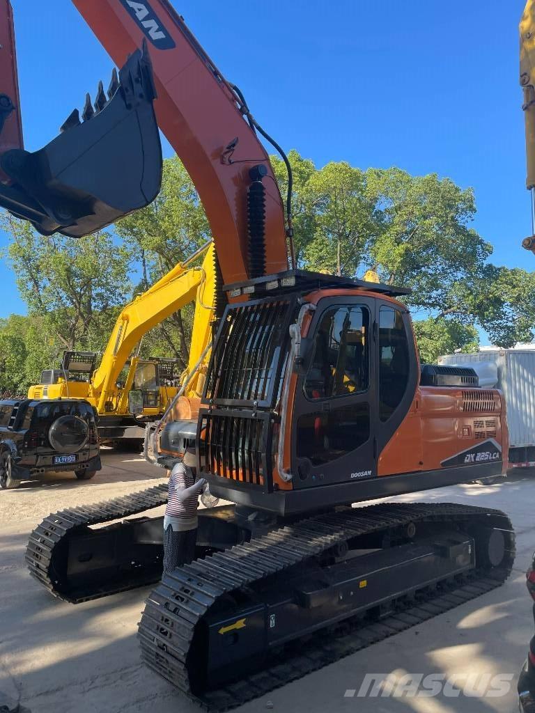 Doosan DX 225 LC Midi excavators  7t - 12t