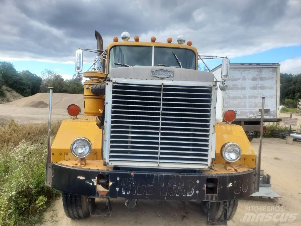 Autocar DC9964 Flatbed / Dropside trucks