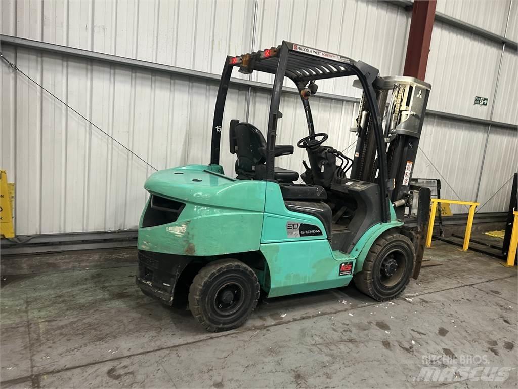 Mitsubishi FD30NT Diesel trucks