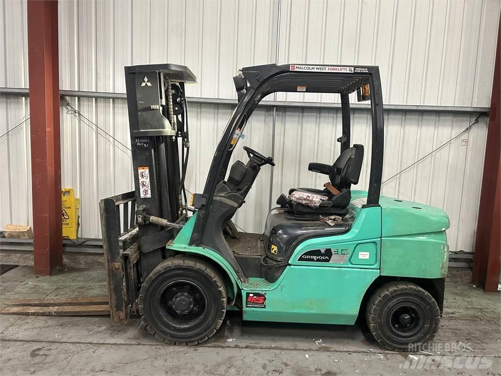 Mitsubishi FD30NT Diesel trucks