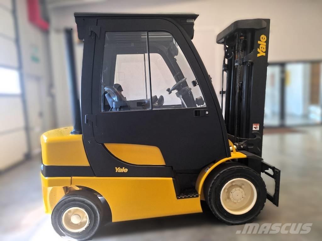 Yale GDP 25 VX Diesel trucks