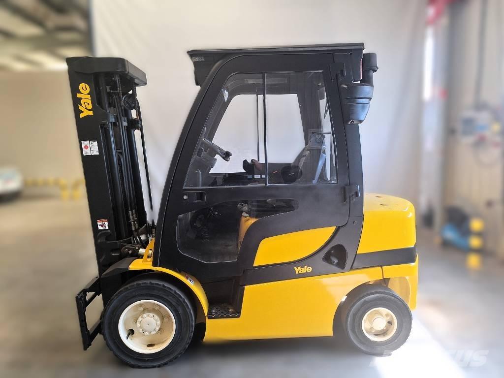 Yale GDP 25 VX Diesel trucks