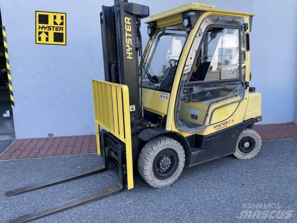 Hyster H2.5FT LPG trucks