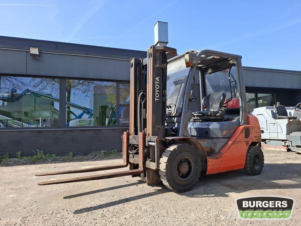 Toyota 02-8FGF20 LPG trucks