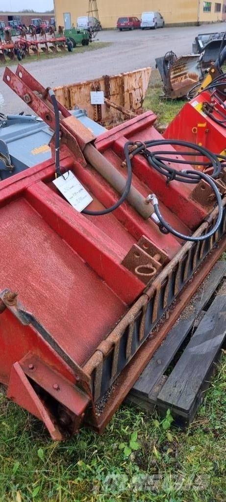  Dunn 900 Sand and salt spreaders