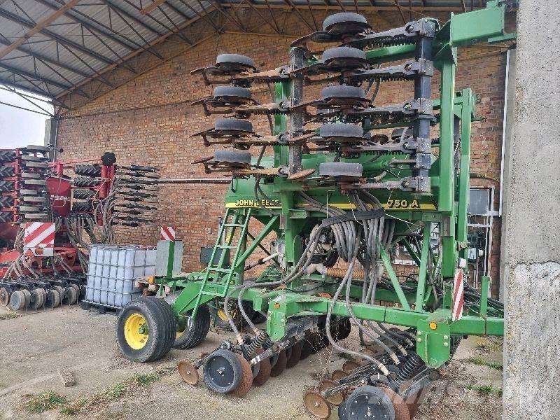 John Deere 750 A Drills