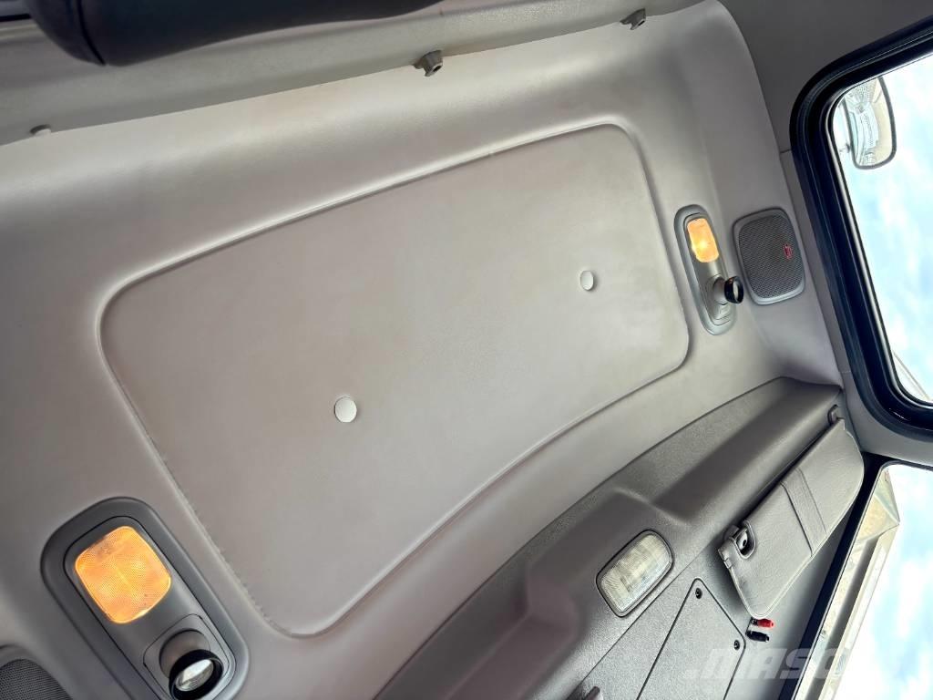 Peterbilt 389 Tractor Units