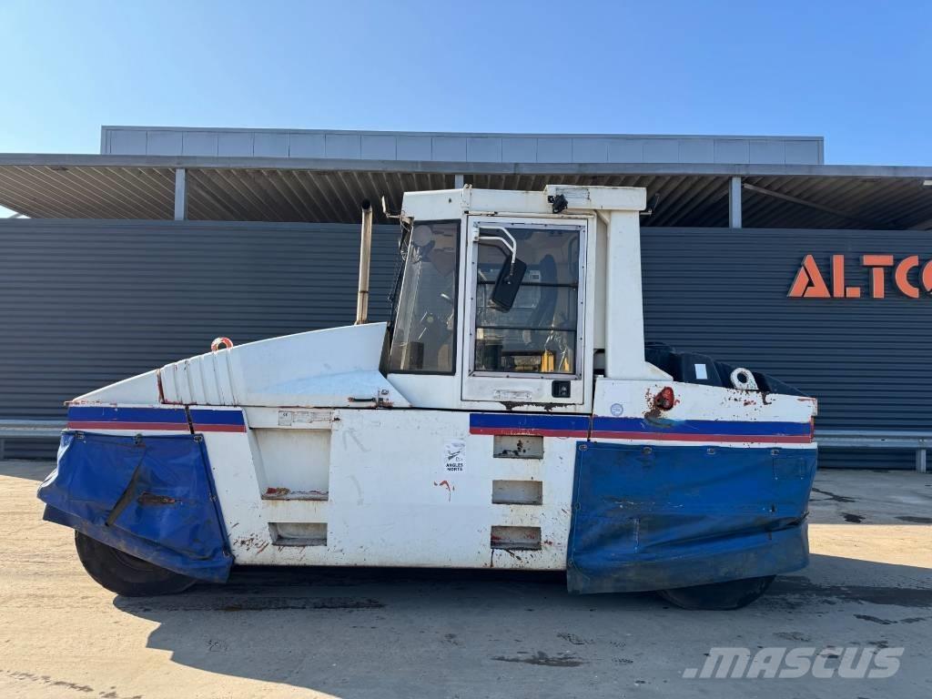 CAT RS-300B Pneumatic tired rollers
