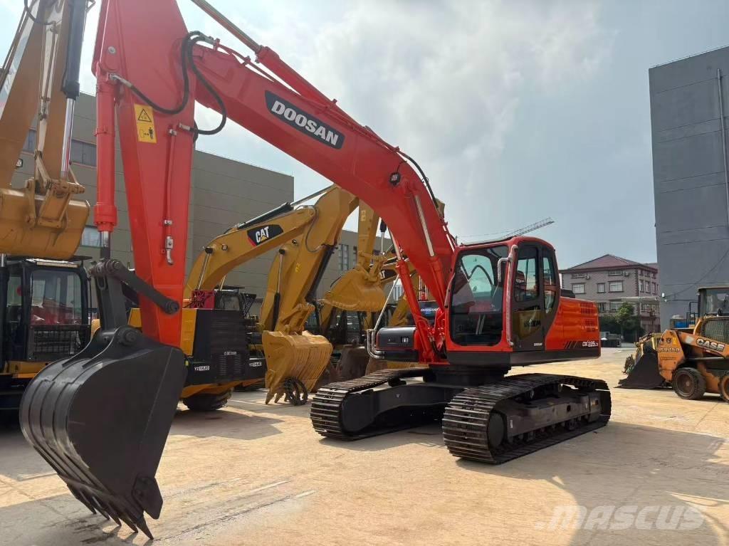 Doosan 225 LC Crawler excavators