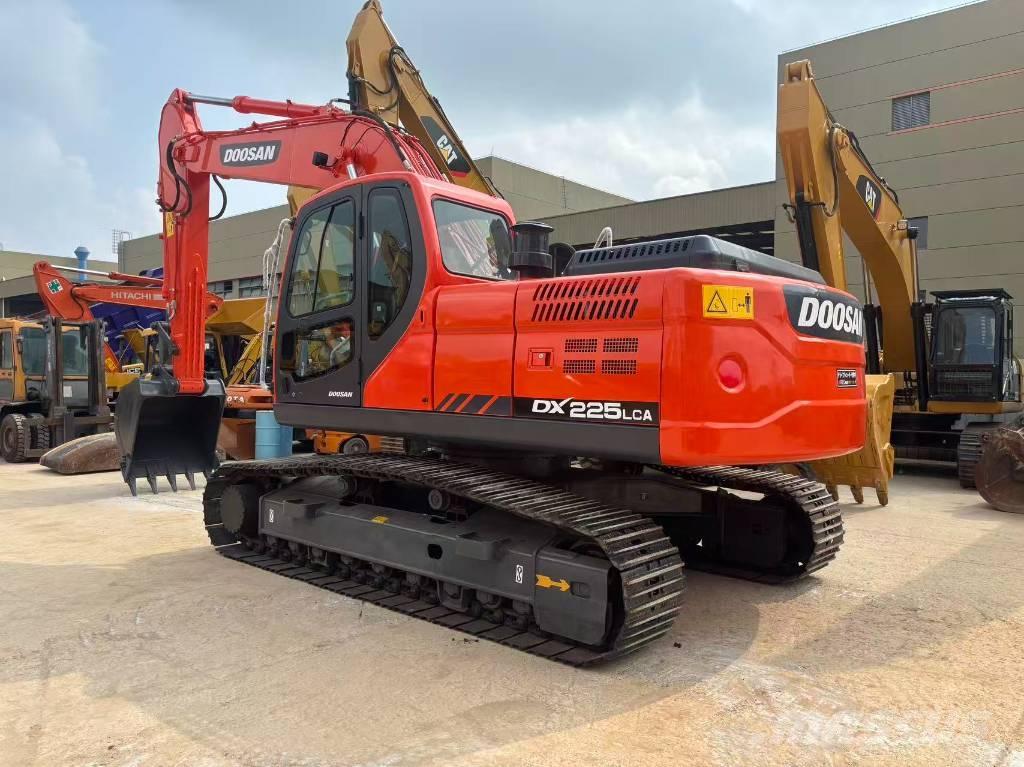 Doosan 225 LC Crawler excavators