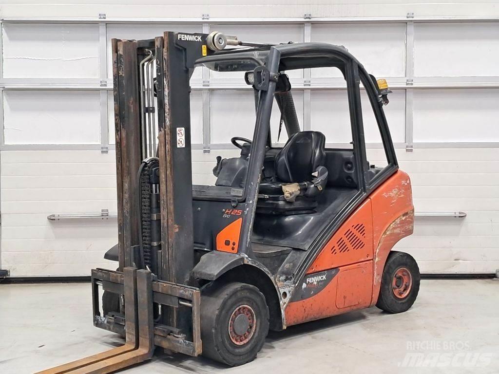 Linde H25D-02 Diesel trucks