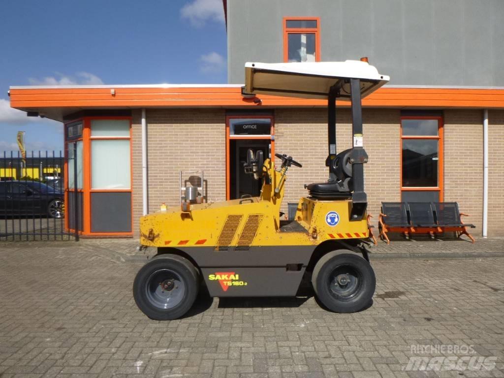 Sakai TS160-2 Pneumatic tired rollers