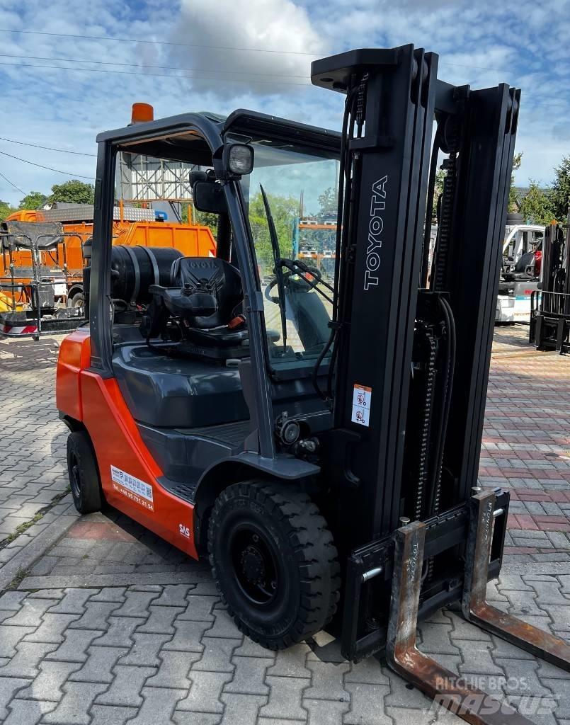 Toyota 02-8 FG F 25 LPG trucks