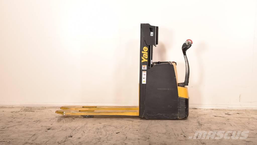 Yale MS 14 AC Pedestrian stacker