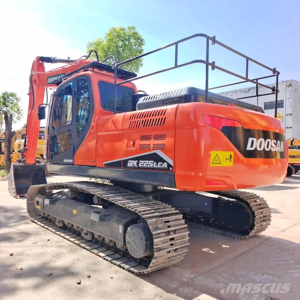 Doosan DX 225 Crawler excavators