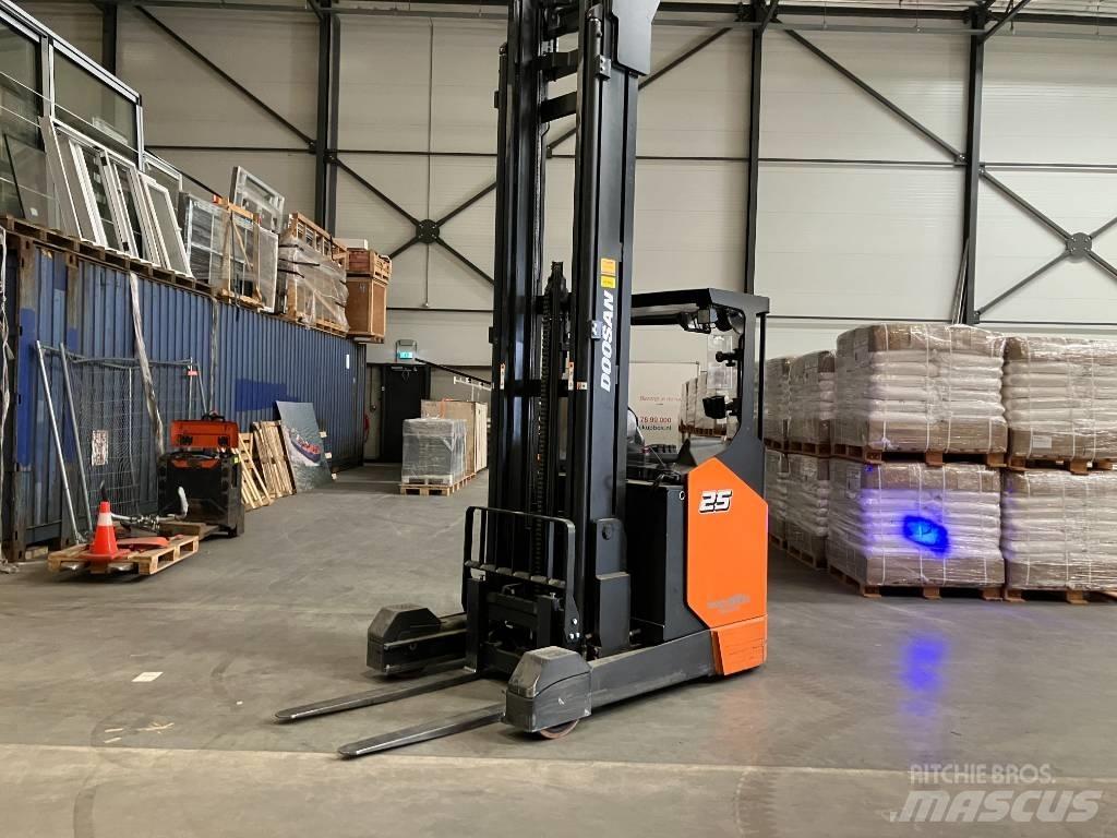 Doosan BR25JW-9 Reach trucks