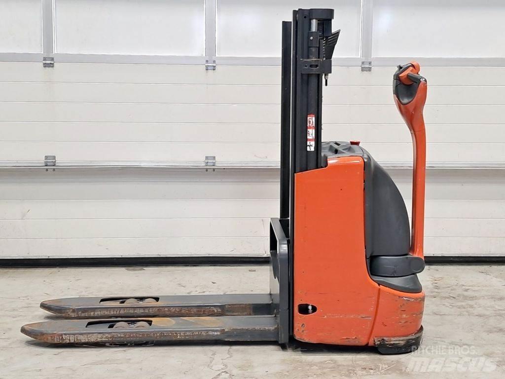 Linde L10 Pedestrian stacker