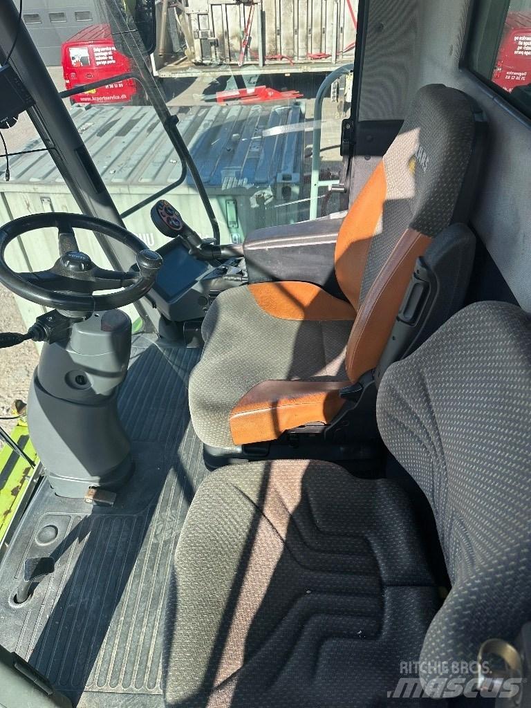 CLAAS Lexion 560 Combine harvesters